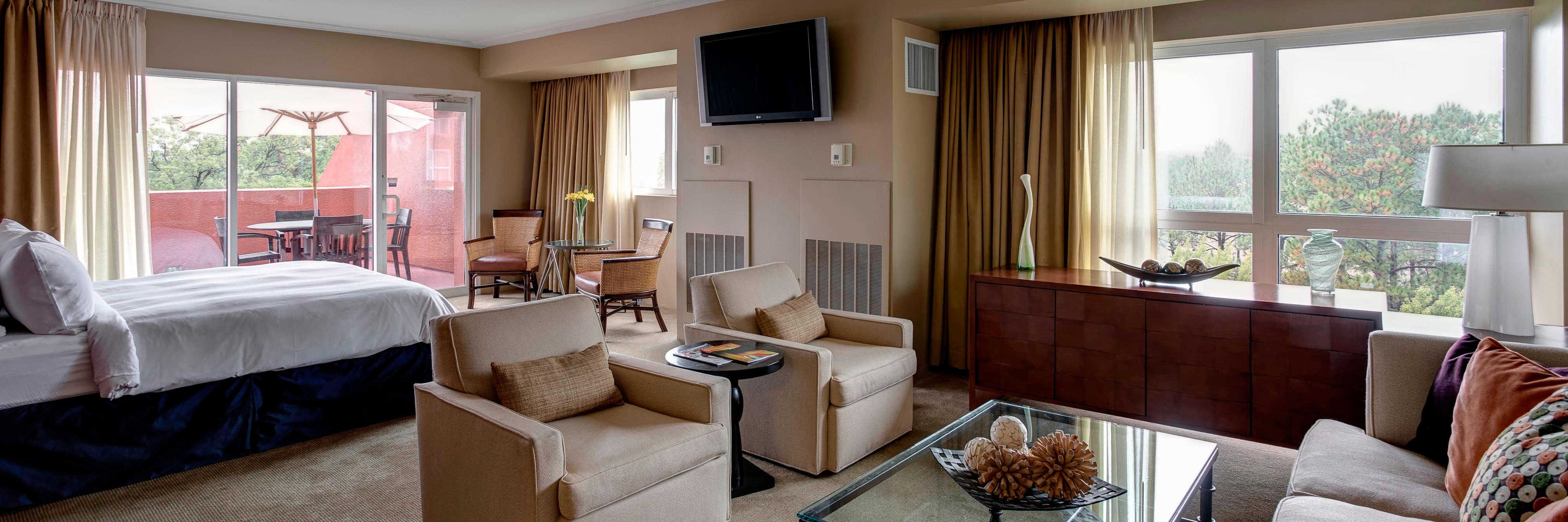 Suite living room