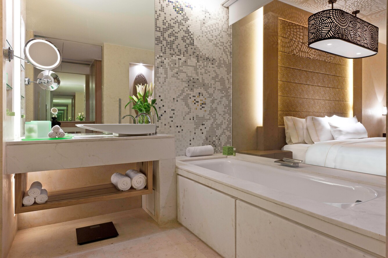 Deluxe Bathroom