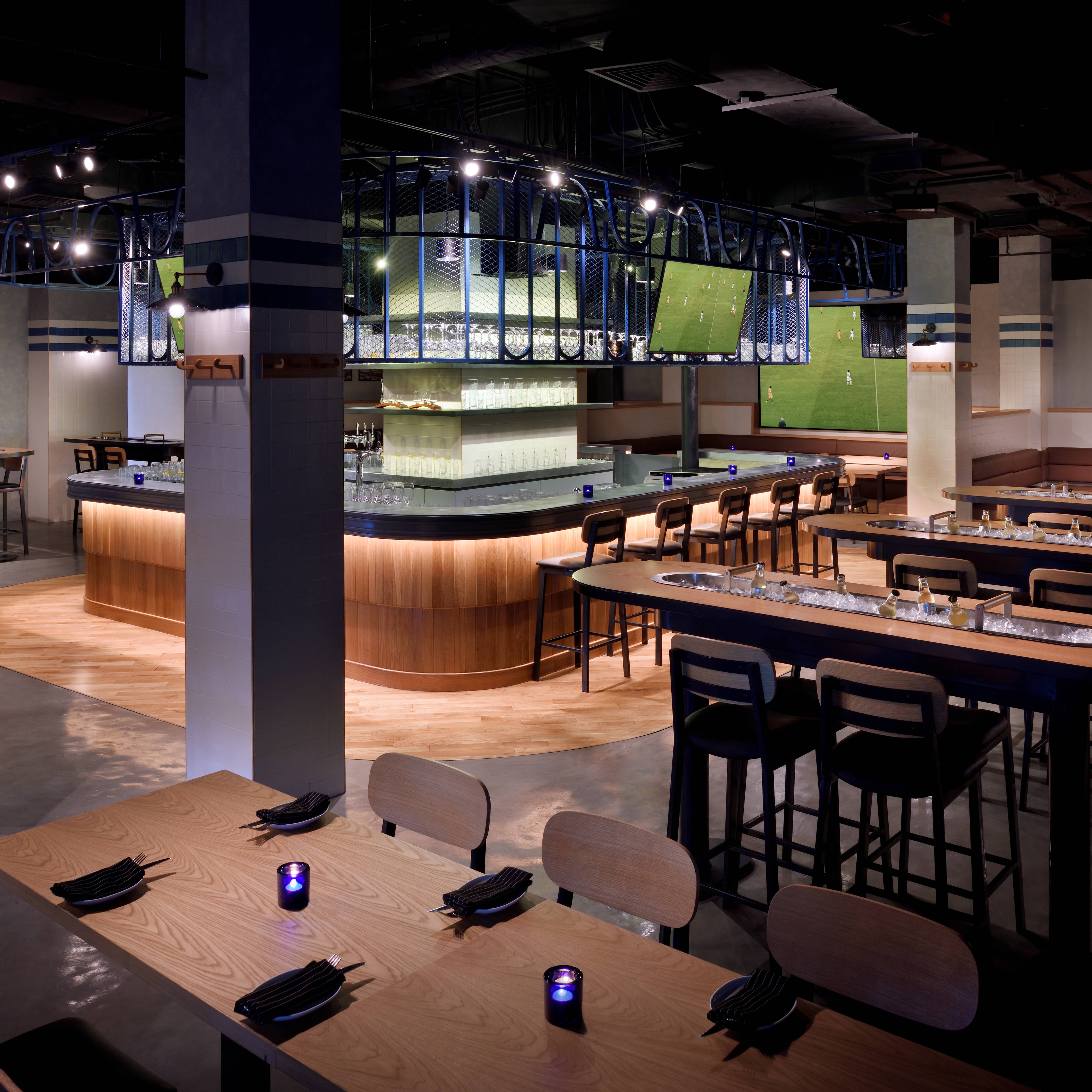 Bar and dining room seating area
