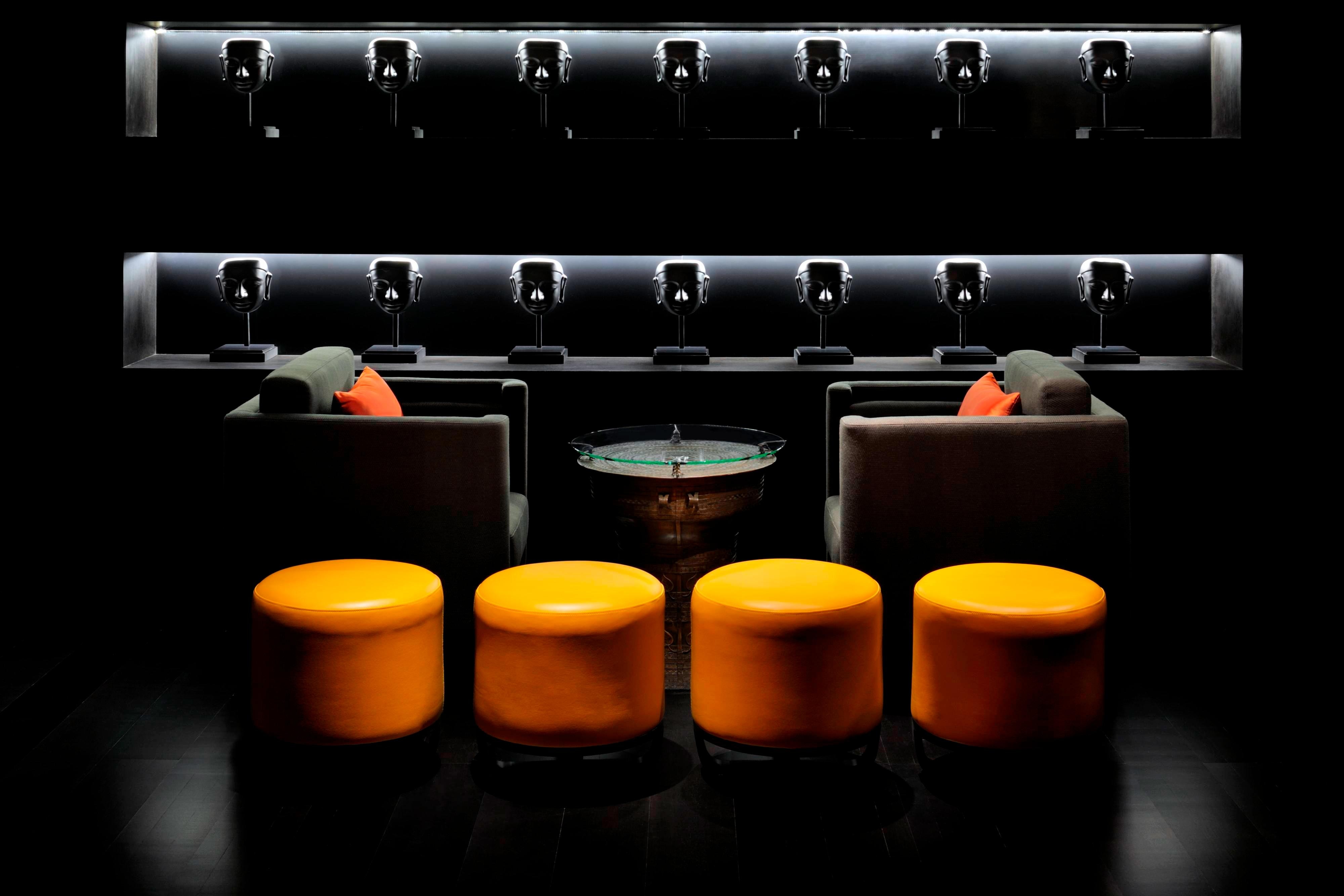 Restaurant dining table seating