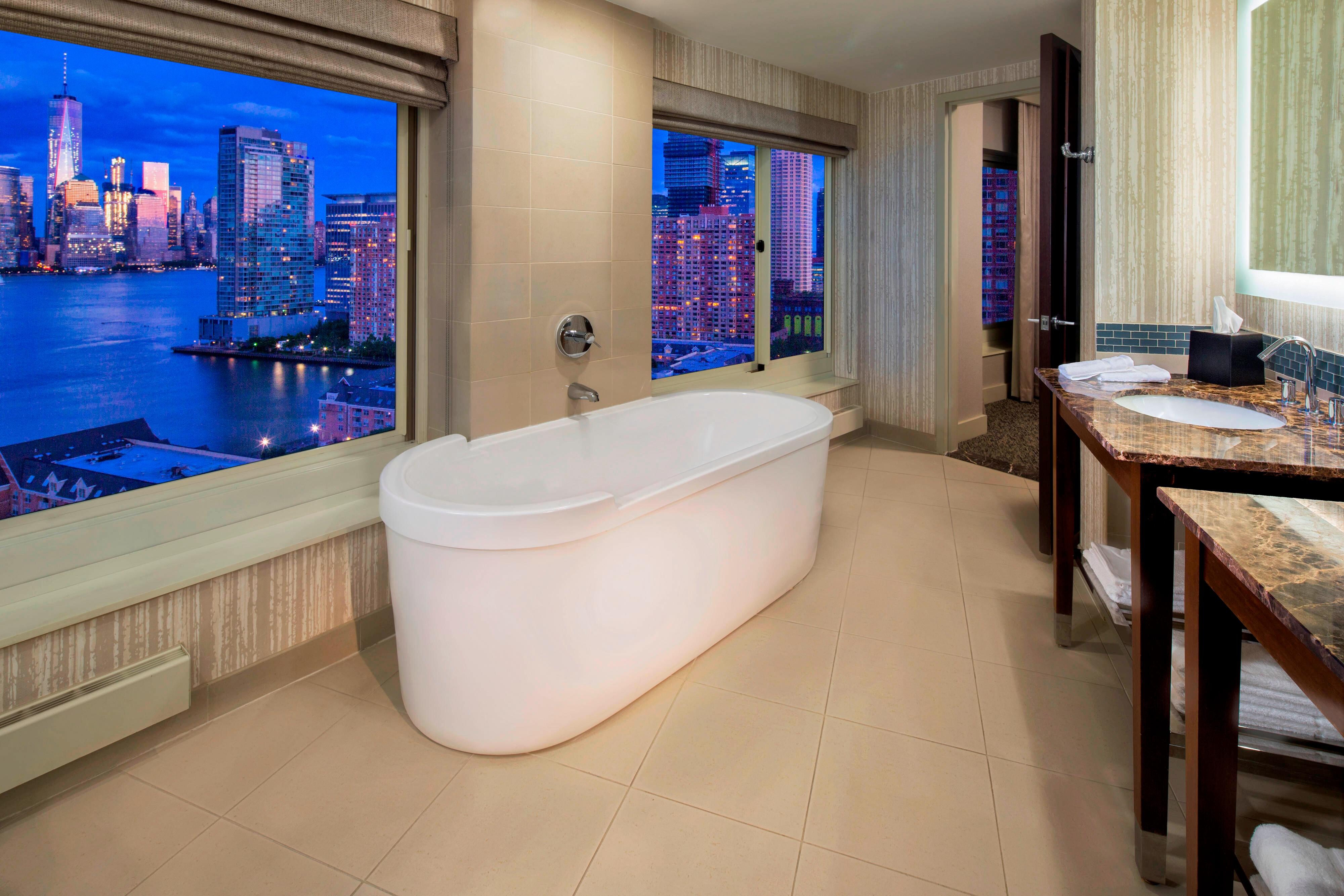 Bathroom tub with city view