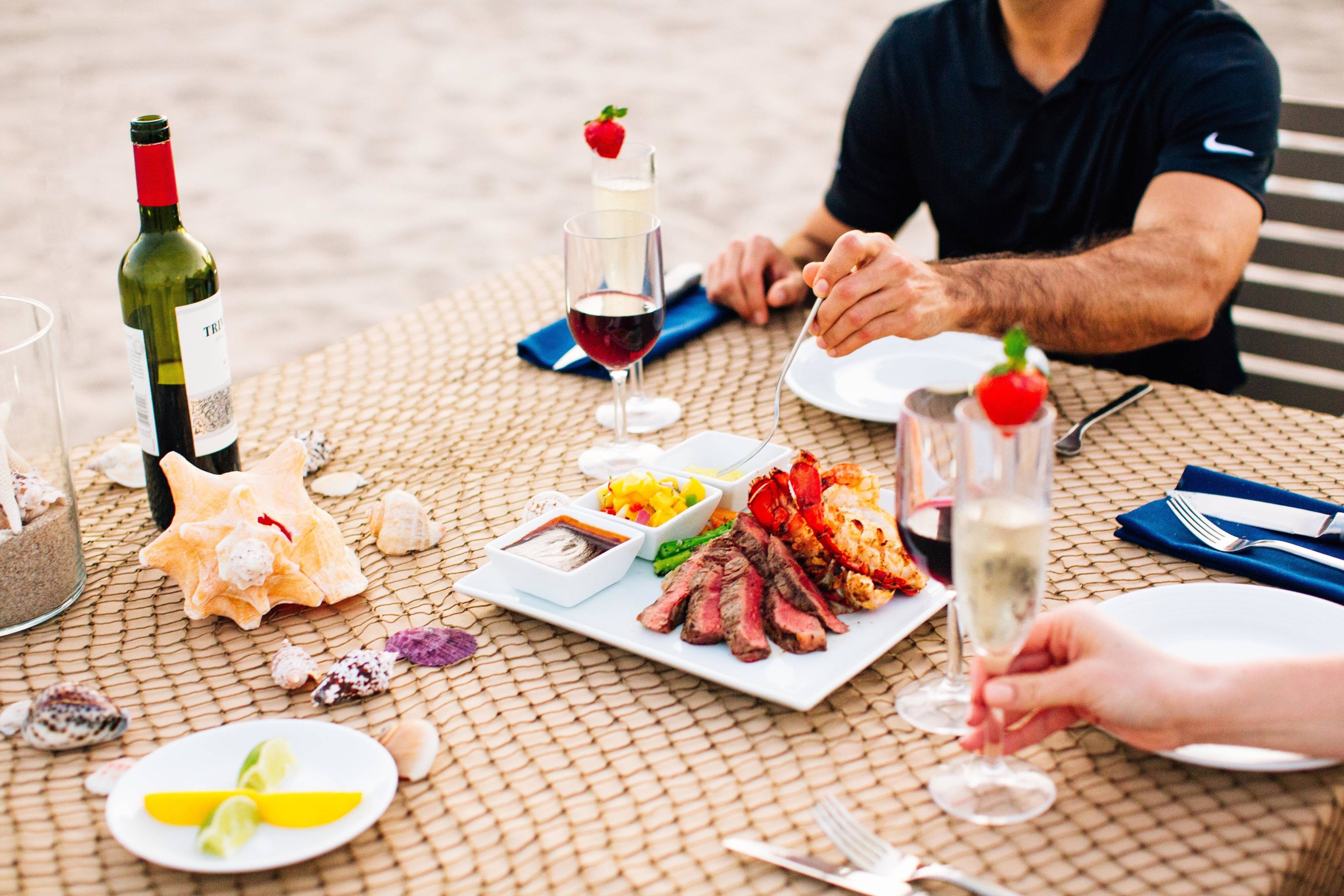 People sharing drinks and food at an outdoor table