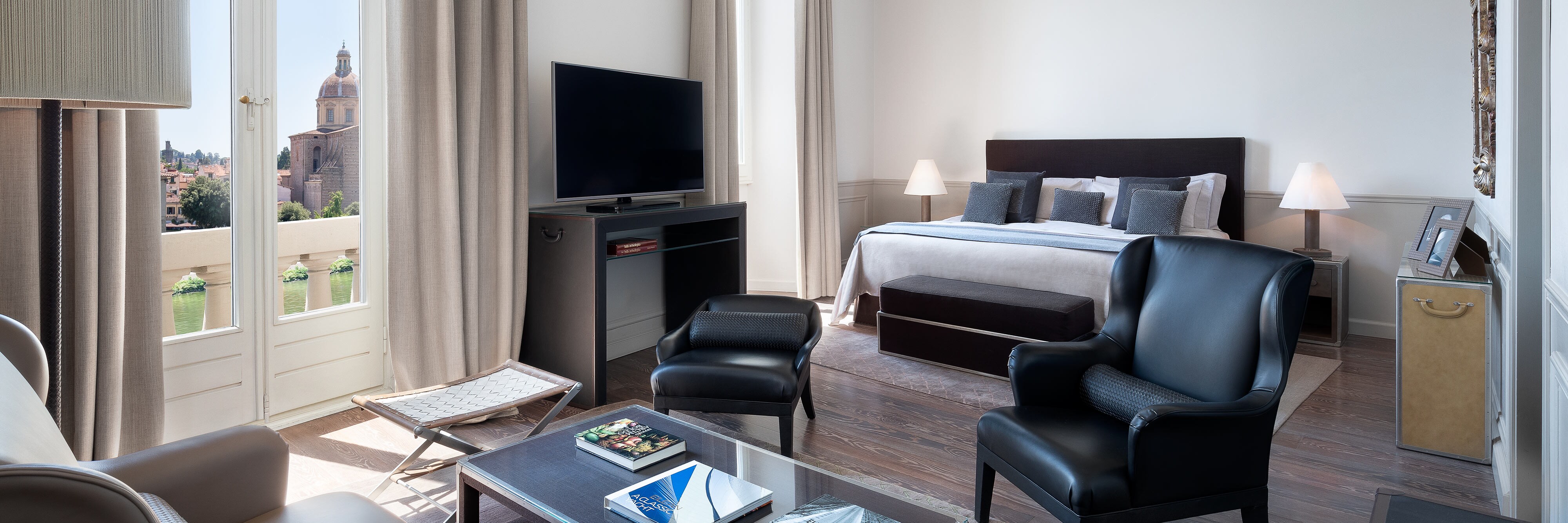 Guest suite living area