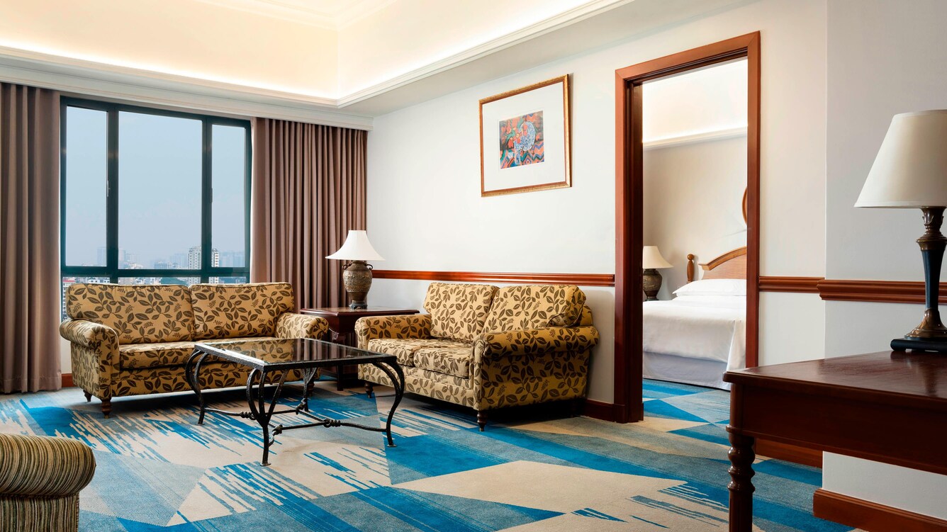 Executive Suite - Living Room