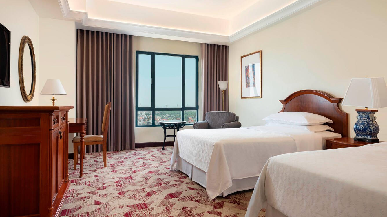 Twin/Twin Sheraton Club Lake View Guest Room
