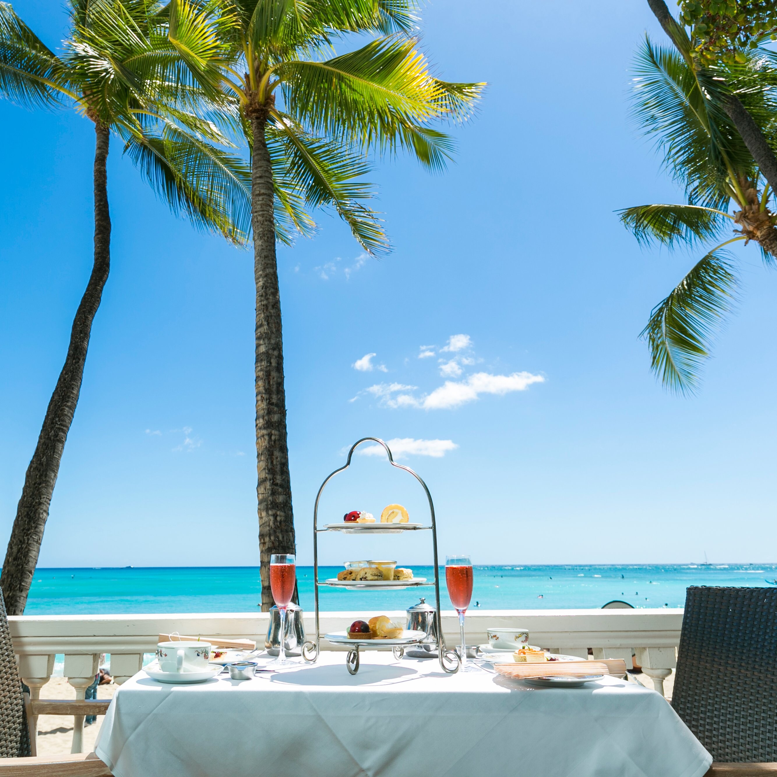 Nachmittagstee auf der Veranda am Strand