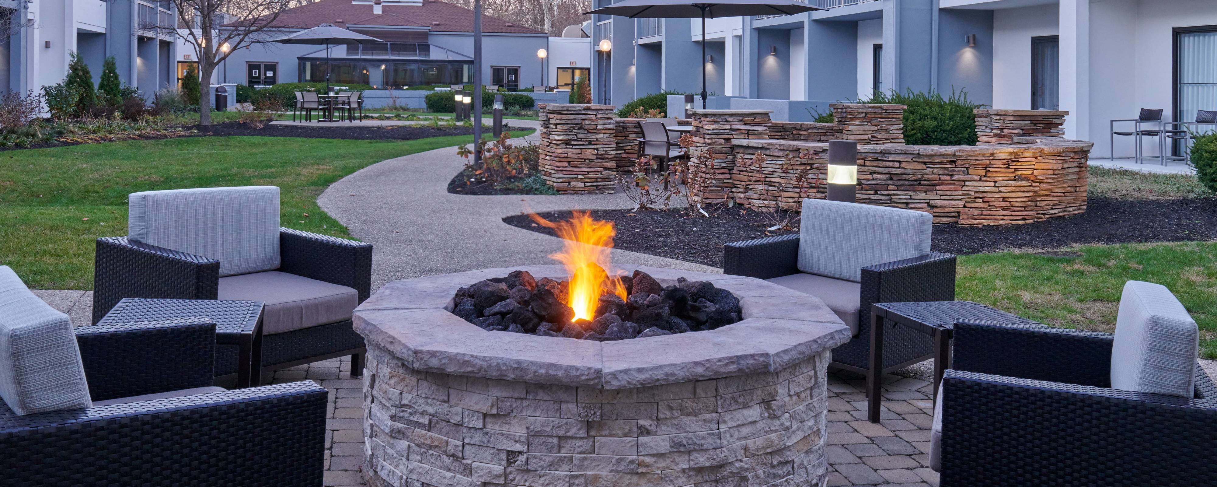 Outdoor fire pit