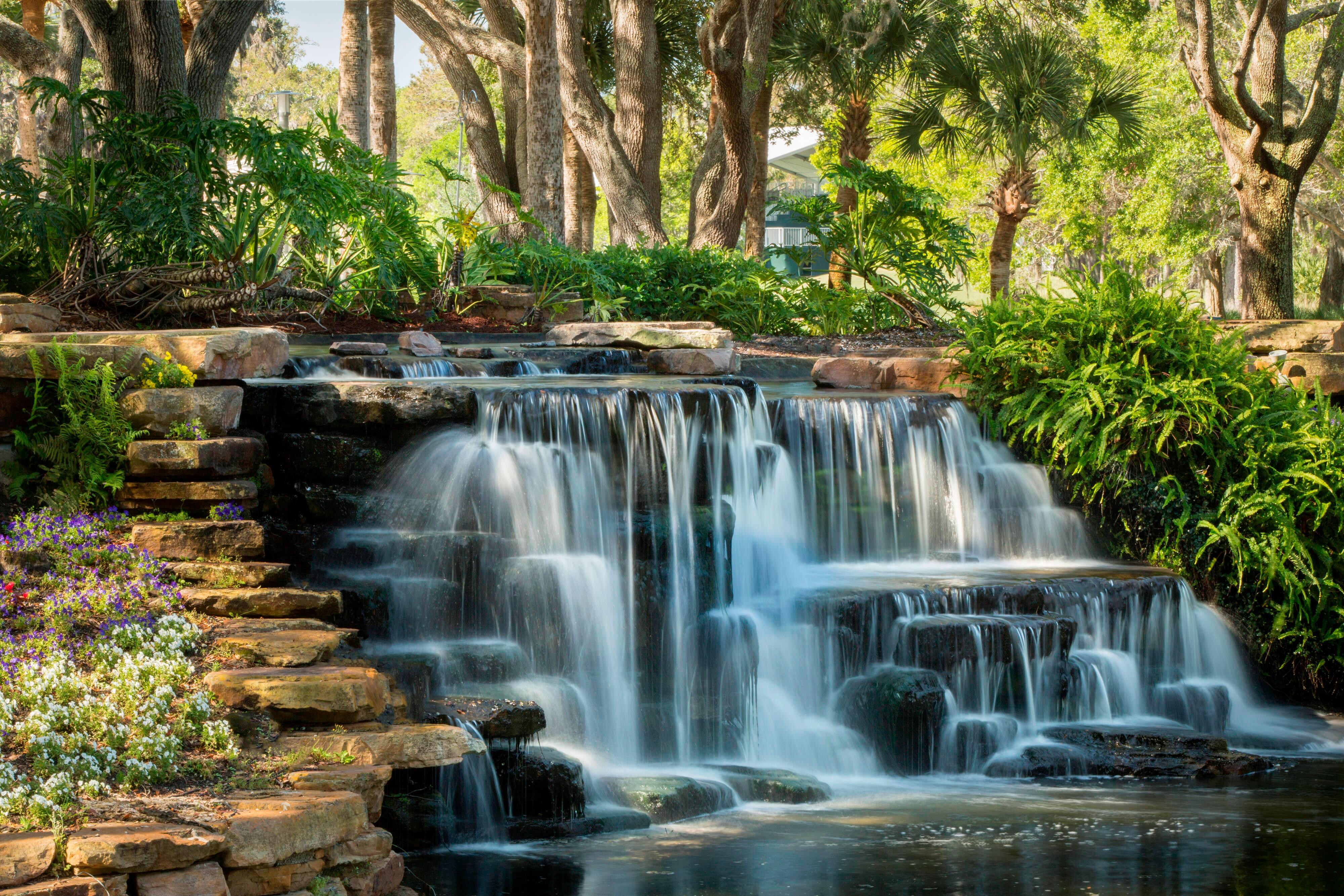 Waterfall landscaping feature
