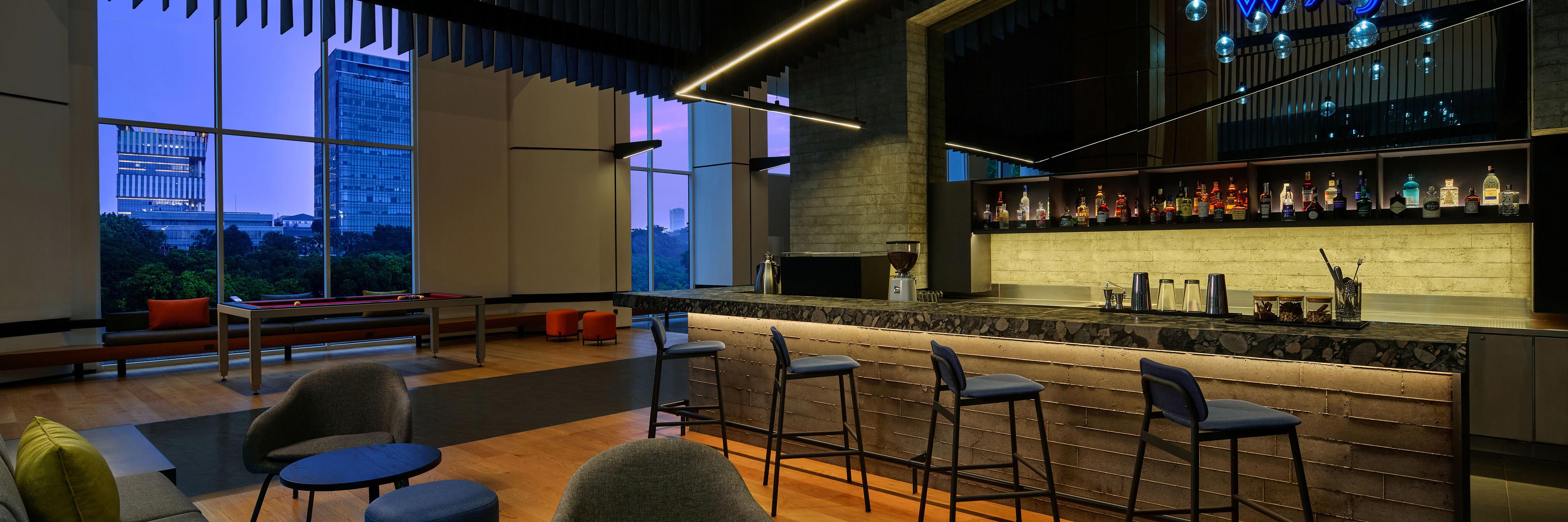 【上下セット】THE HOTEL LOBBY ARCHIVES Lobby of the Raffles Hotel in Singapore Stock Photo - Alamy