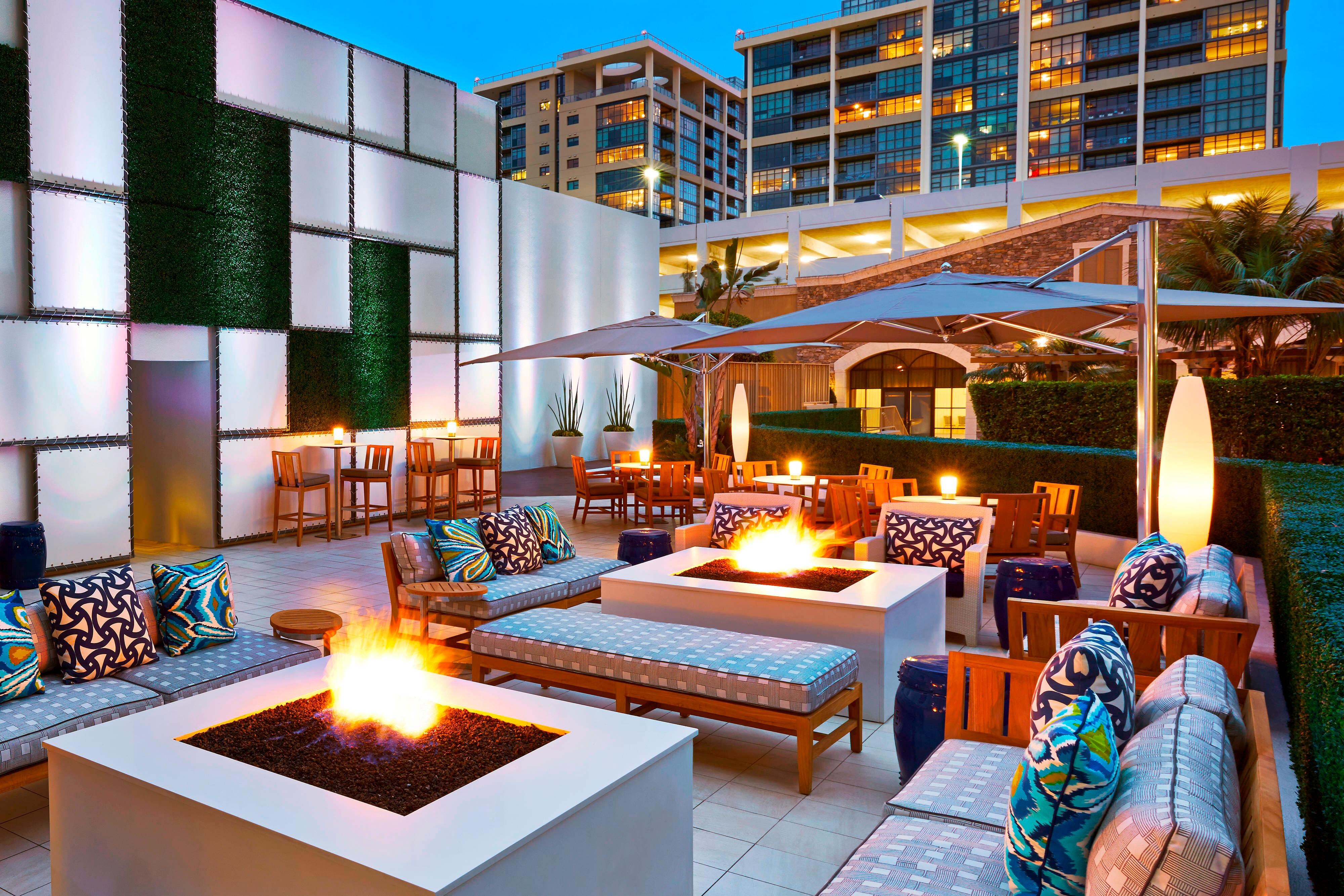 FLOE Lounge outdoor patio