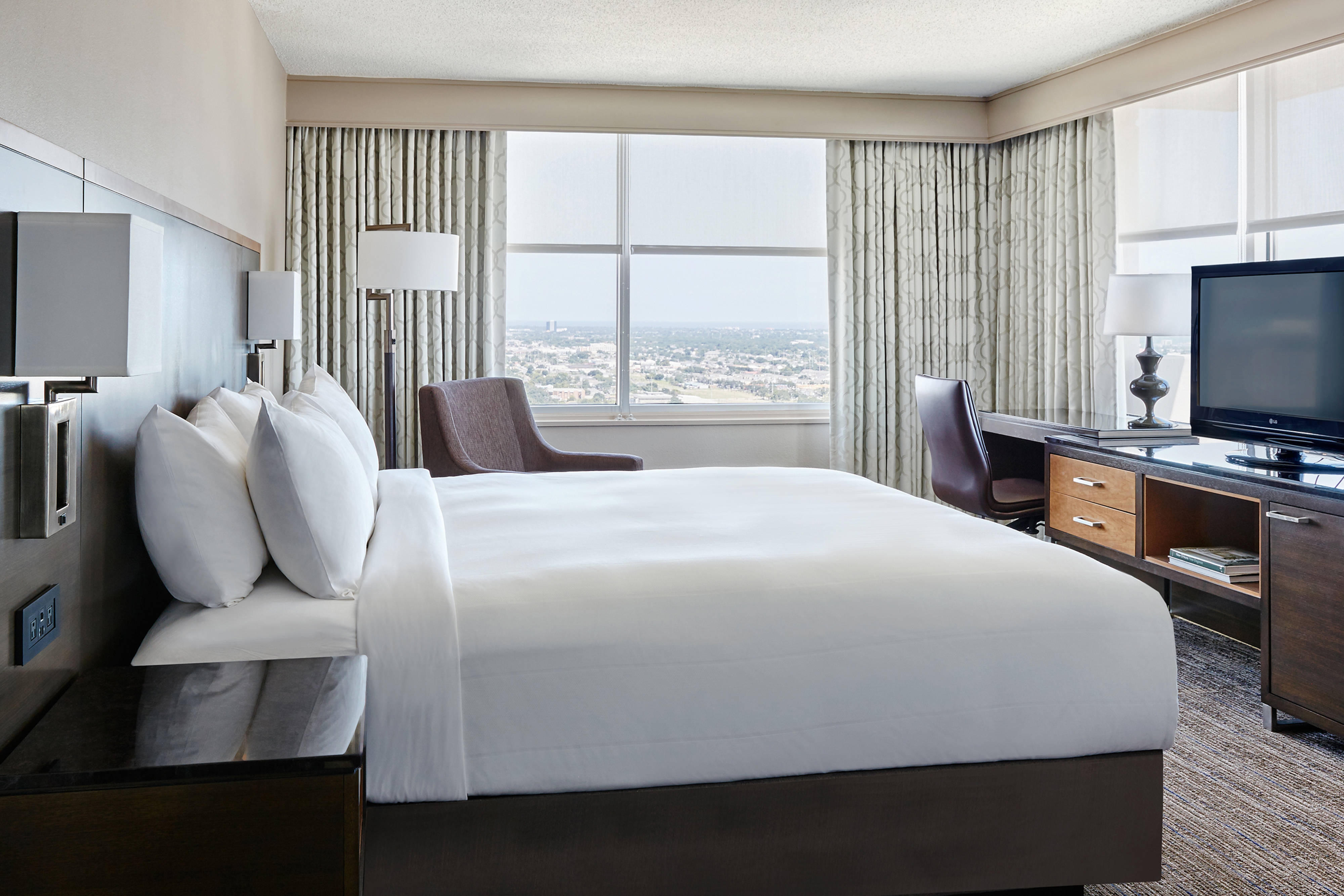 Guest room with exterior view