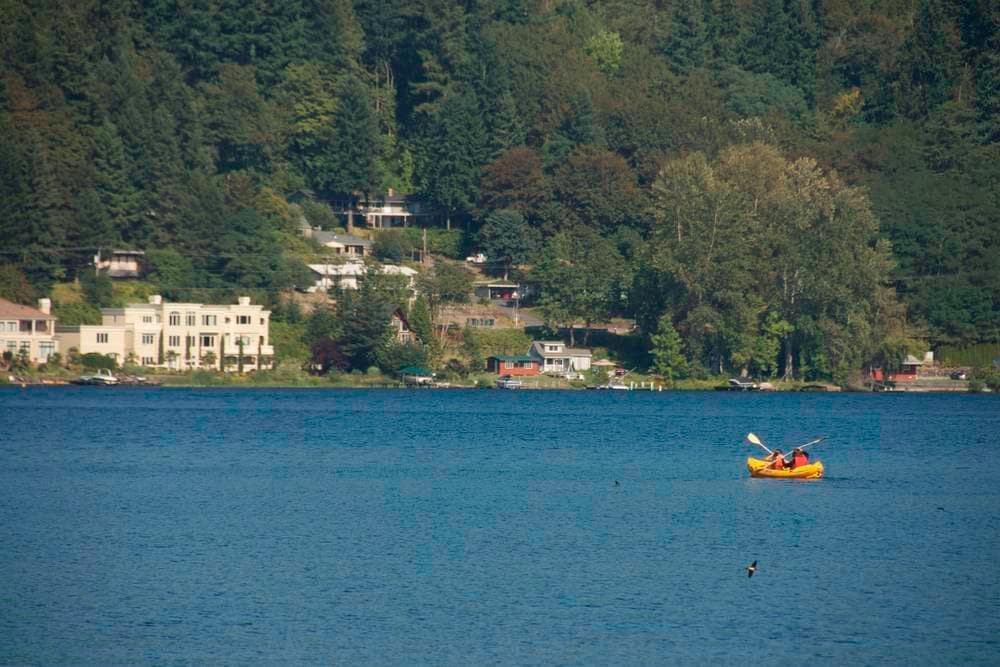 People kayaking on Lake Sammamish
