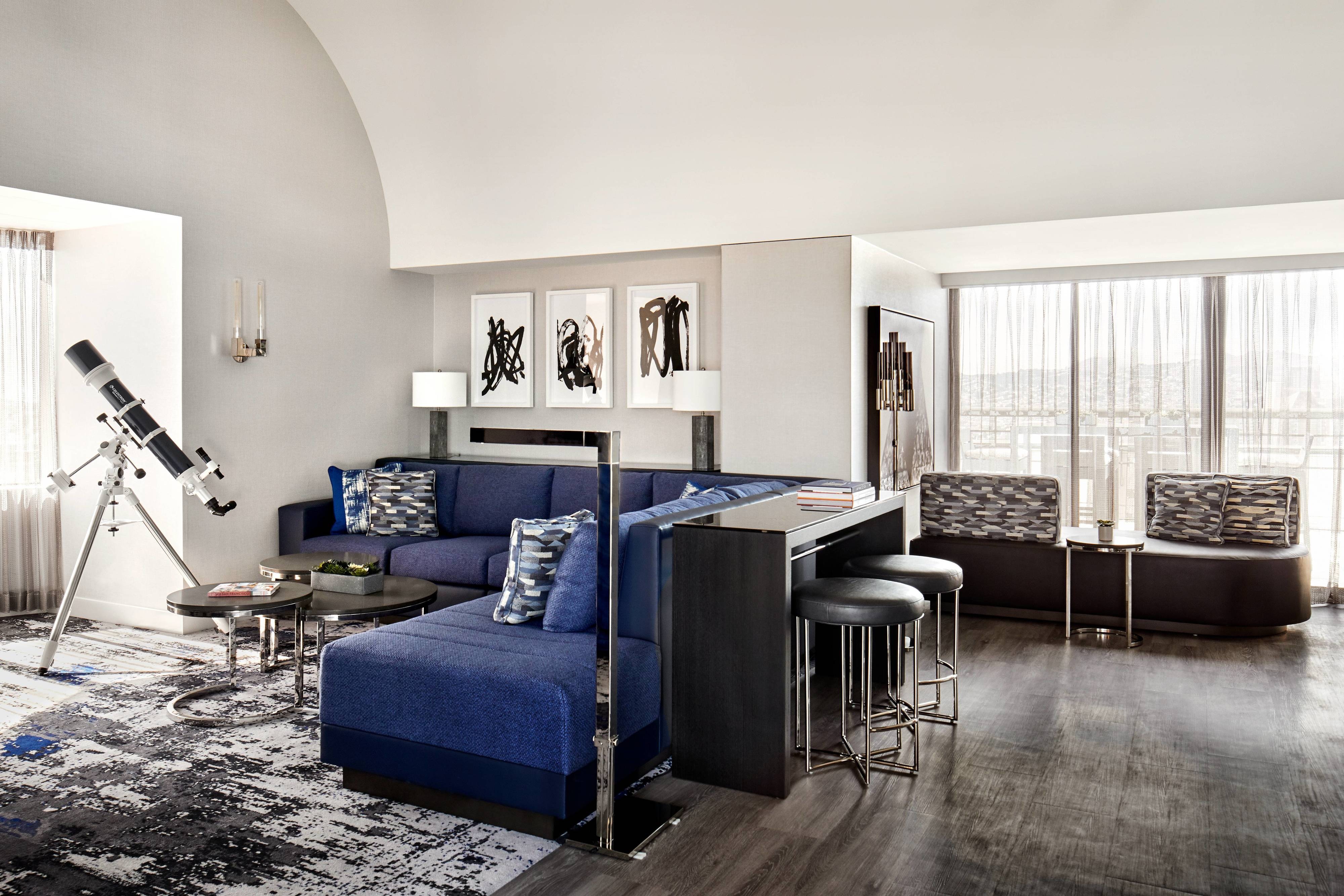 Guest suite living area with telescope