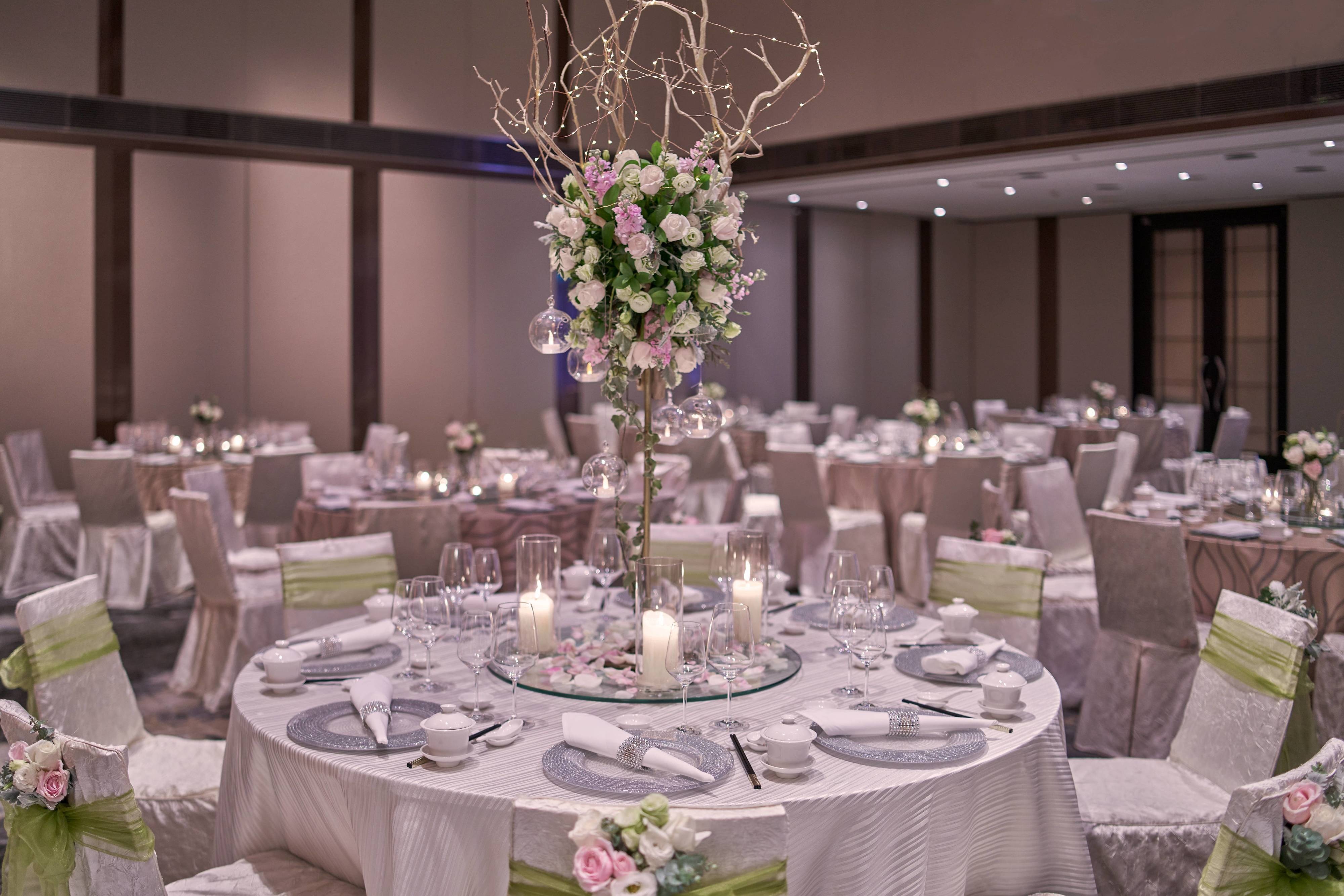 Round Table for a Wedding Setup