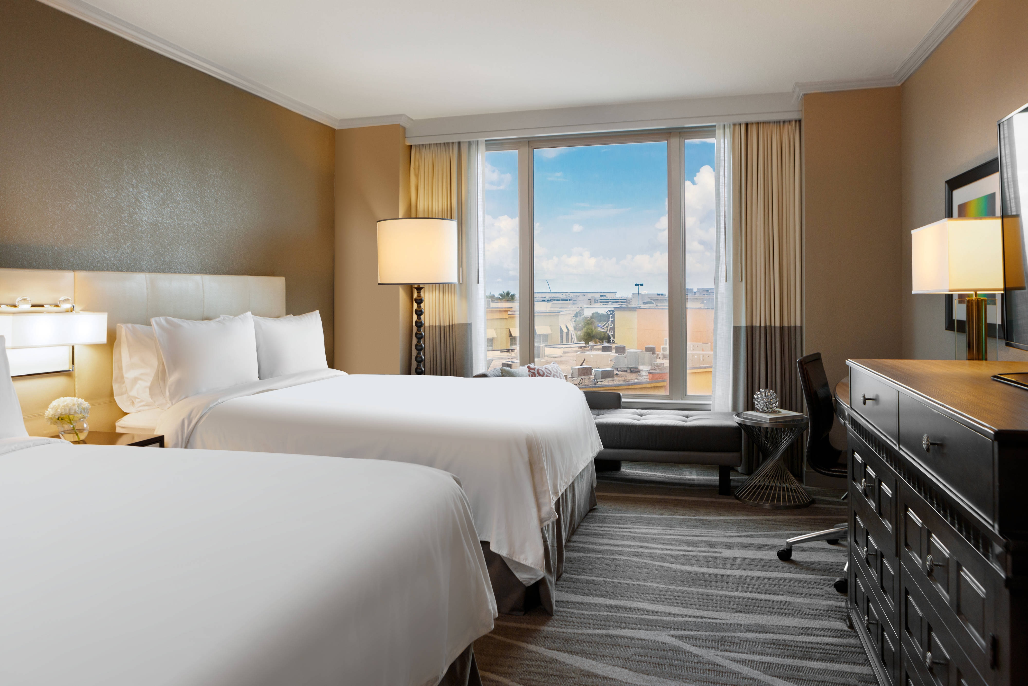 Queen beds with city view