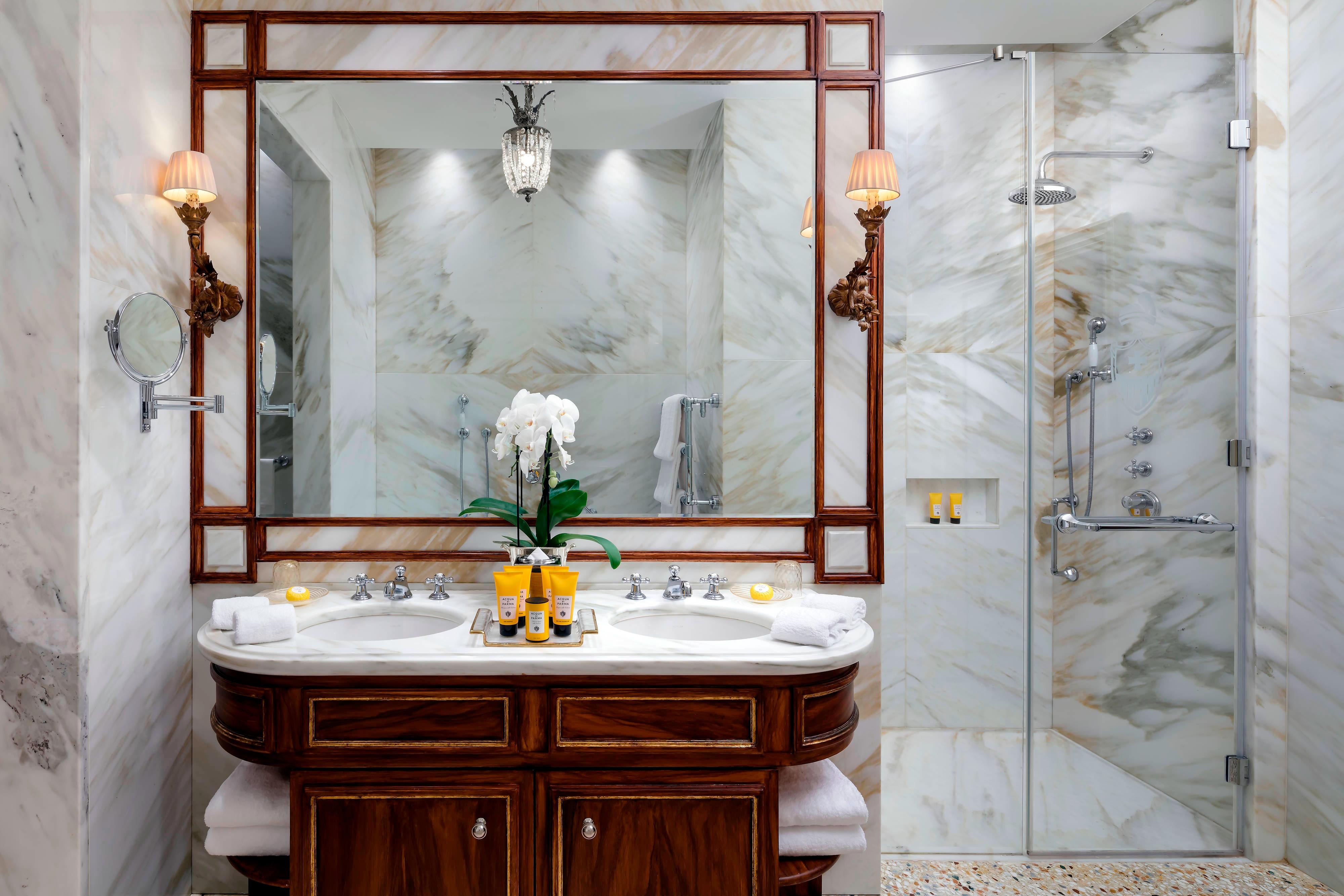 Presidential suite bathroom