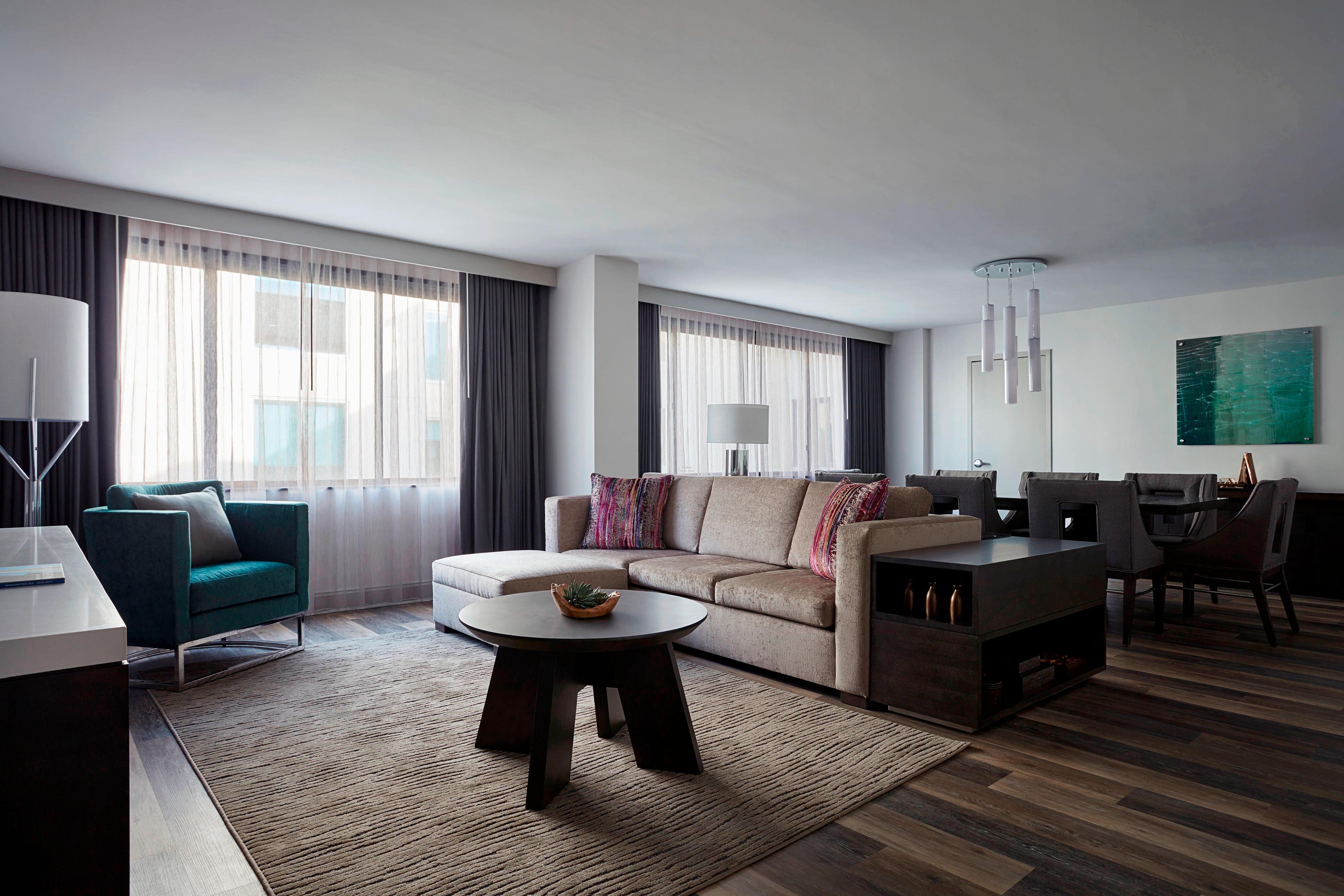 Suite Guestroom 