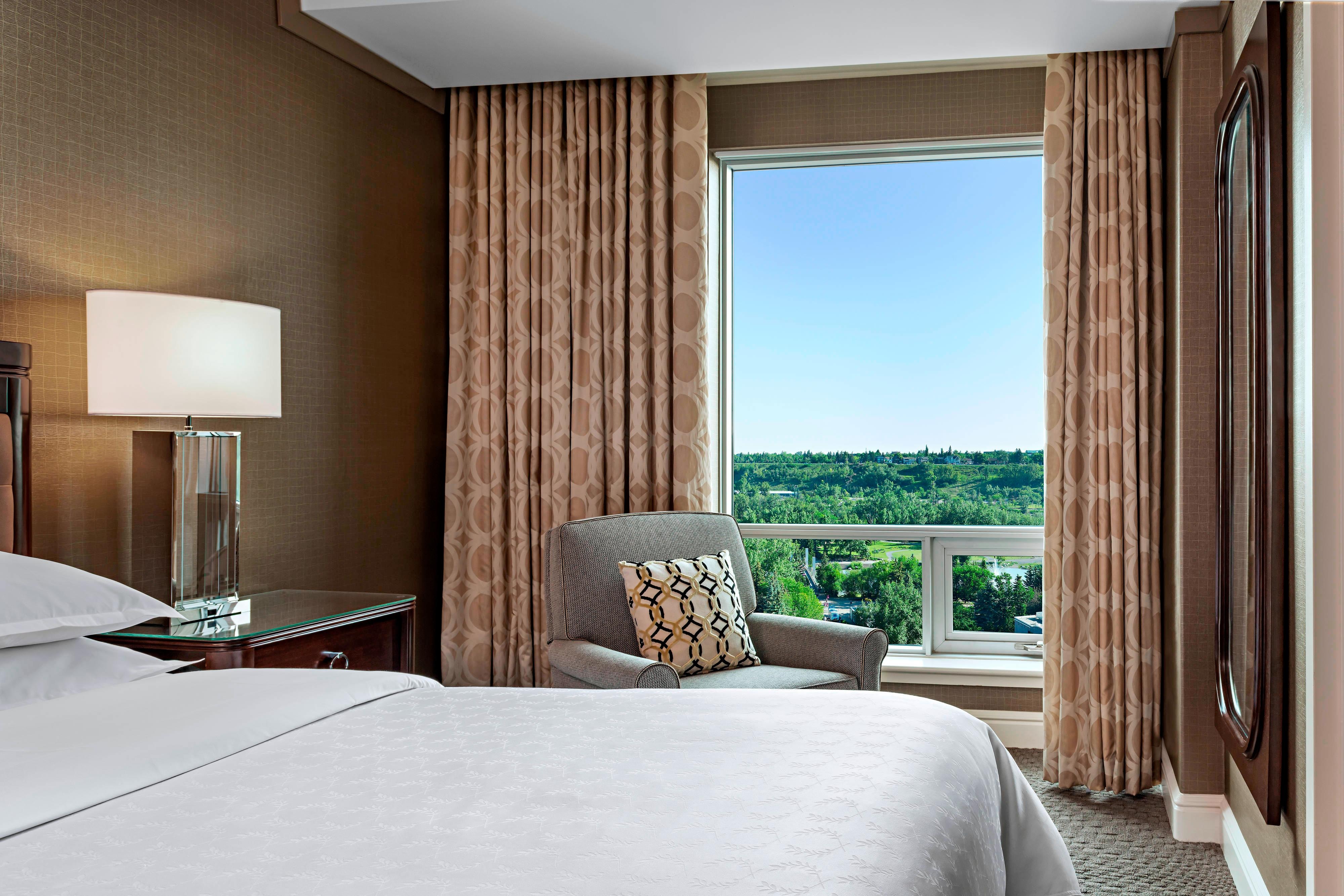 Guest room with exterior view