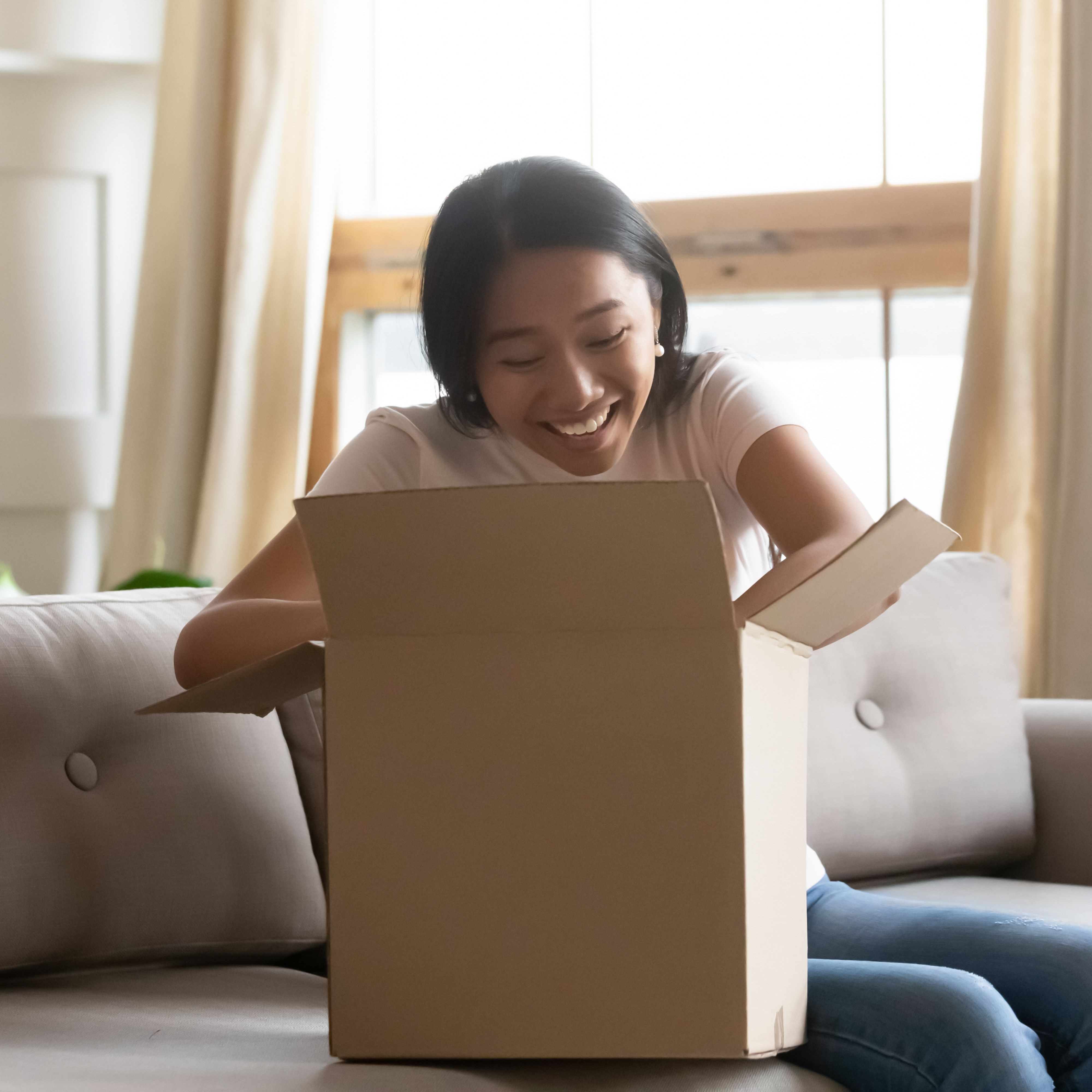 Women unboxing order 