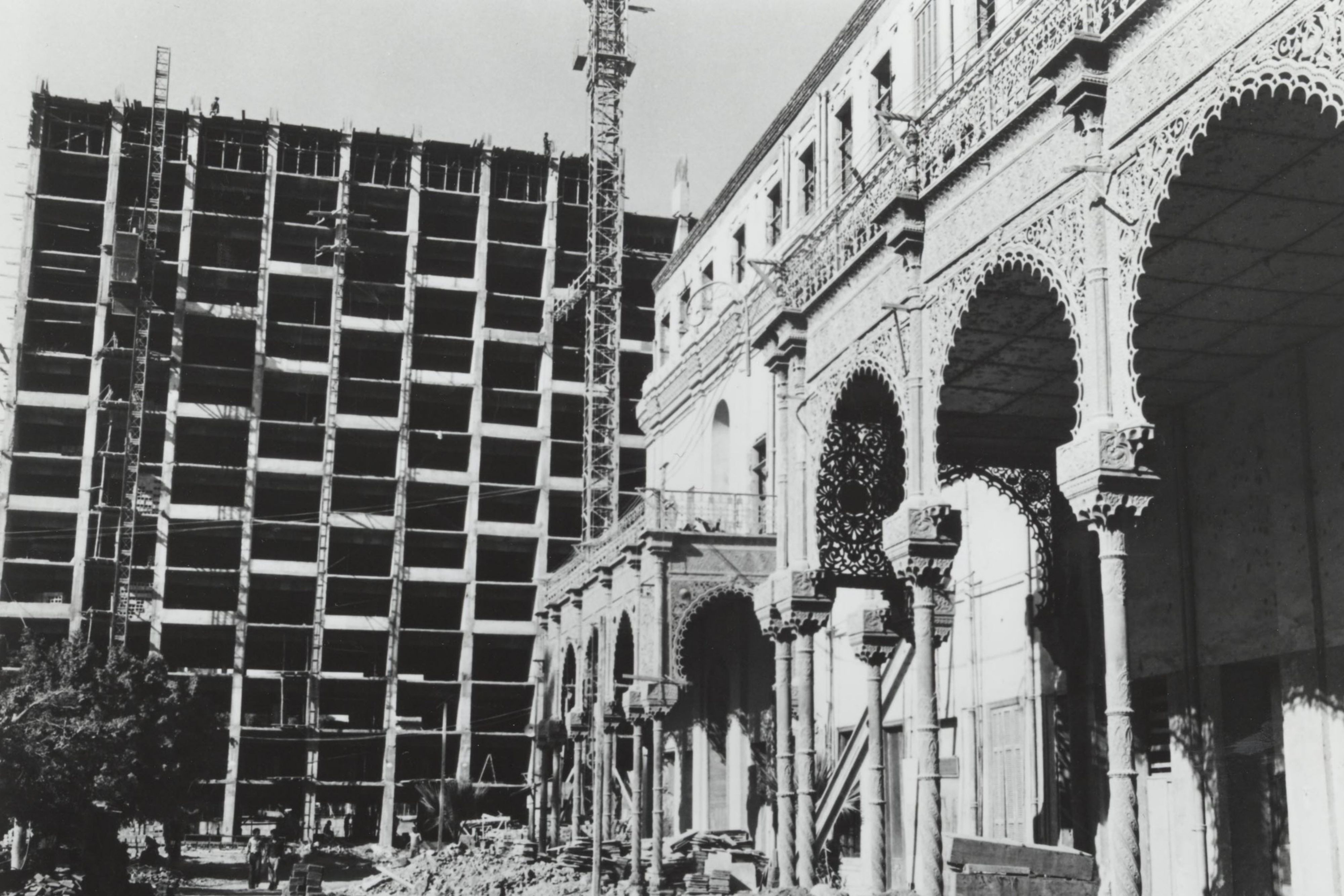  Inauguração do Cairo Marriott Hotel and Omar Al Khayyam Casino, em 1982