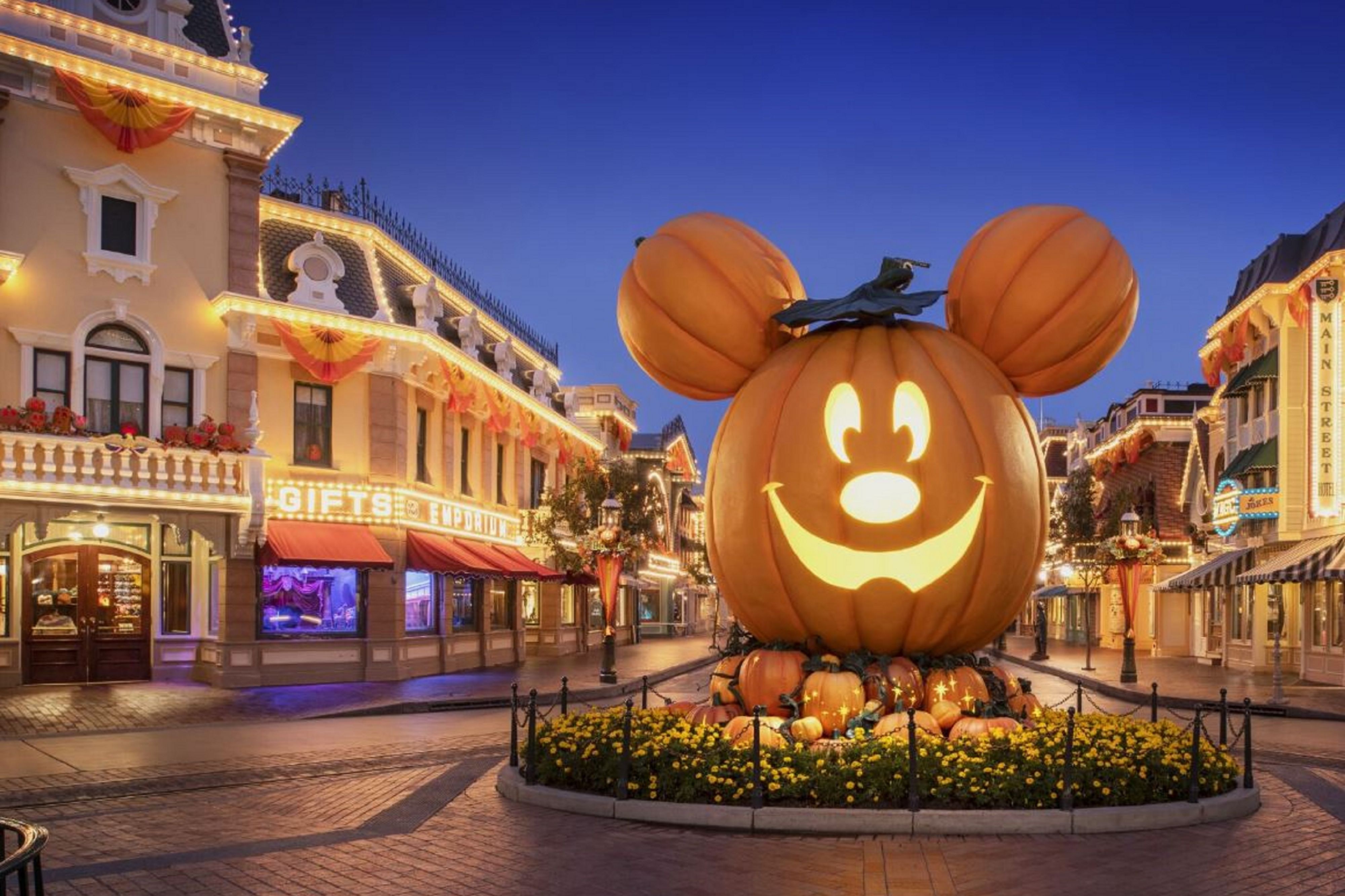 Disneyland Halloween decorations