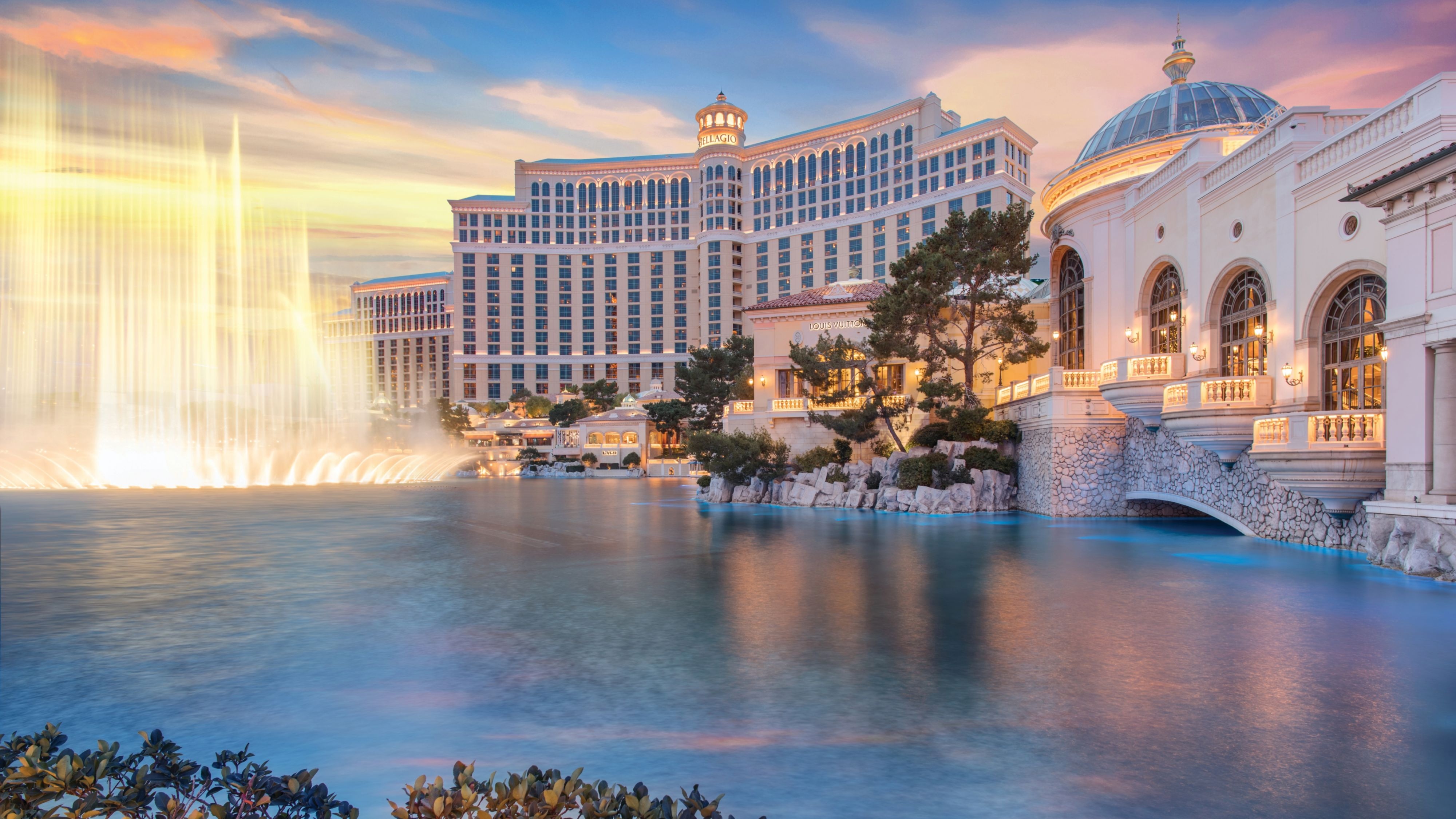 Exterior fountain view of Bellagio