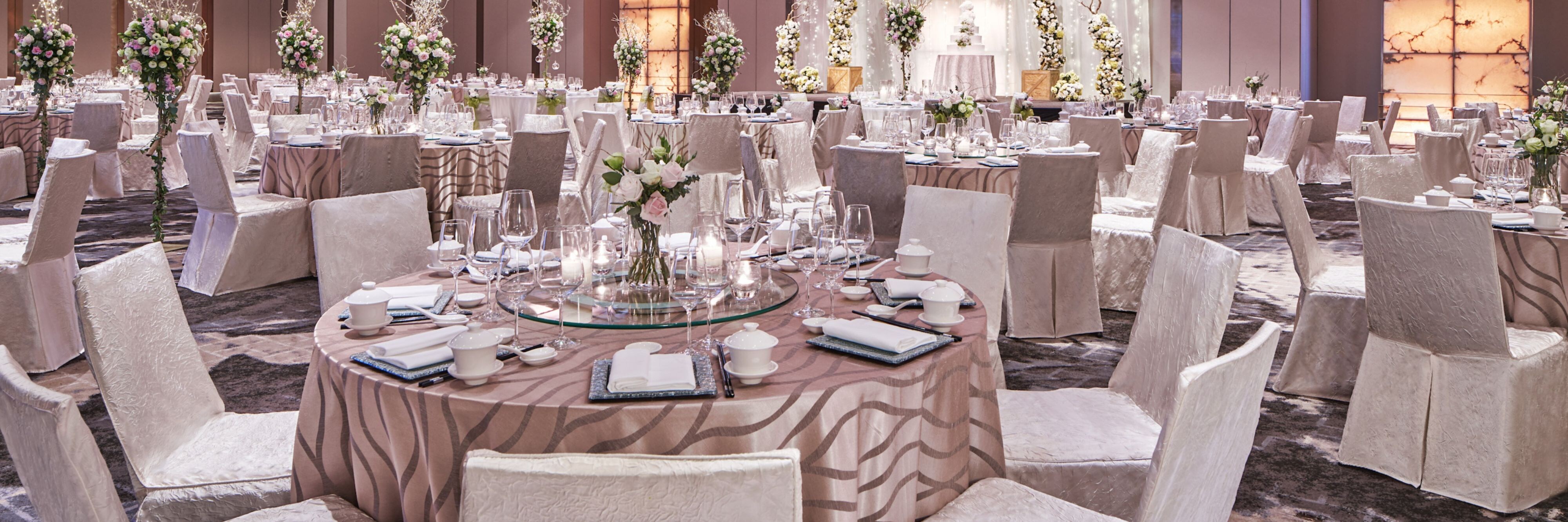 Wedding Setu with Entertwined Love Themes