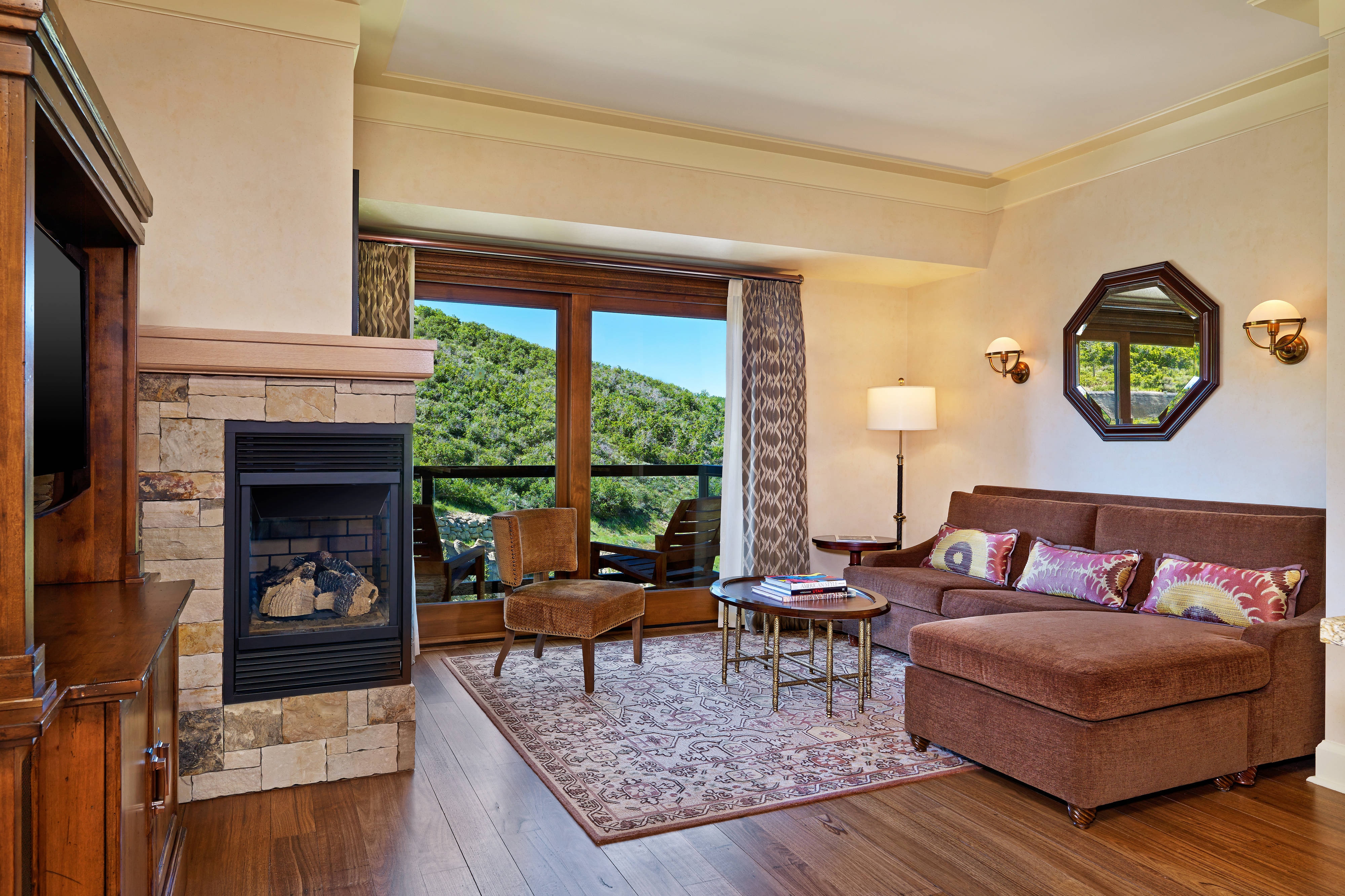 Luxury Suite - Living Room